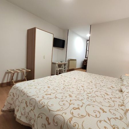 Hostal-Restaurante Paris Forcarei Kültér fotó